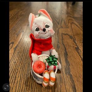 Vintage 2002 Annalee Christmas Mouse holding a mug filled with peppermint